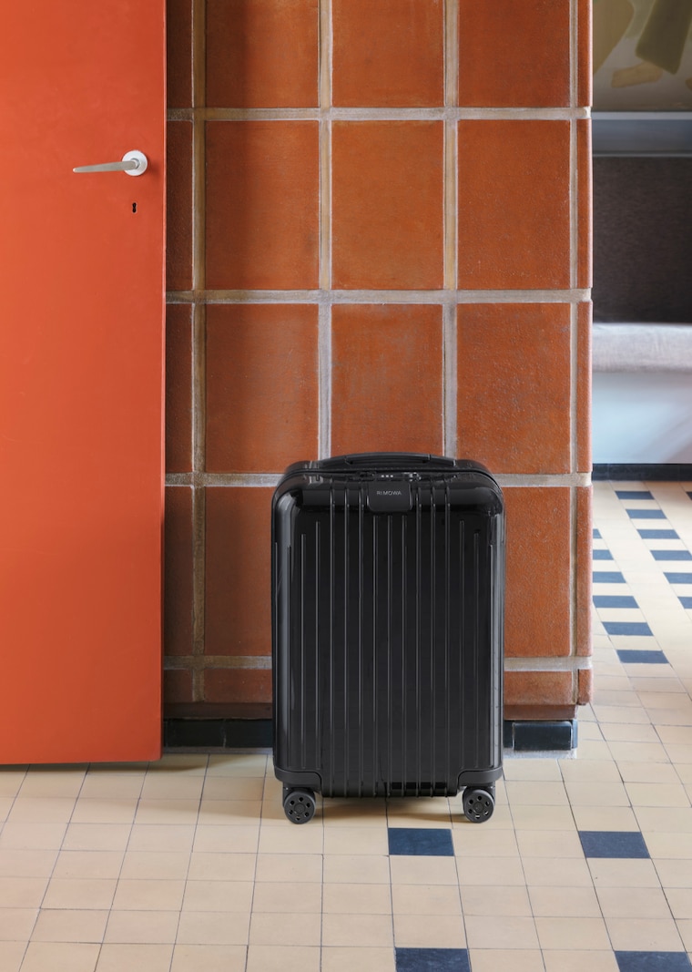 Essential Lite Cabin Black