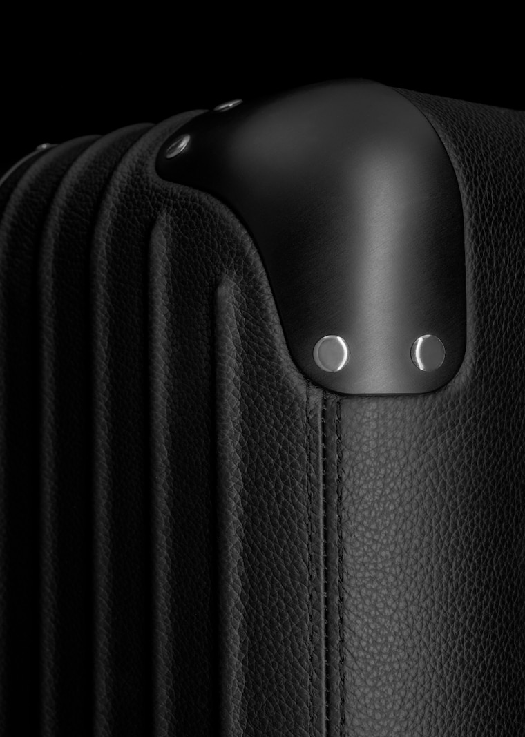 Distinct Cabin Black