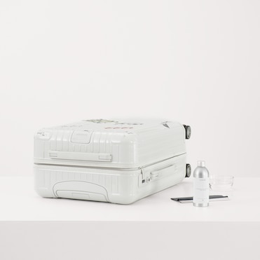 Prepare your setup with the RIMOWA Aluminium and Polycarbonate Care Cream Prepare your setup with the RIMOWA Aluminium and Polycarbonate Care Cream