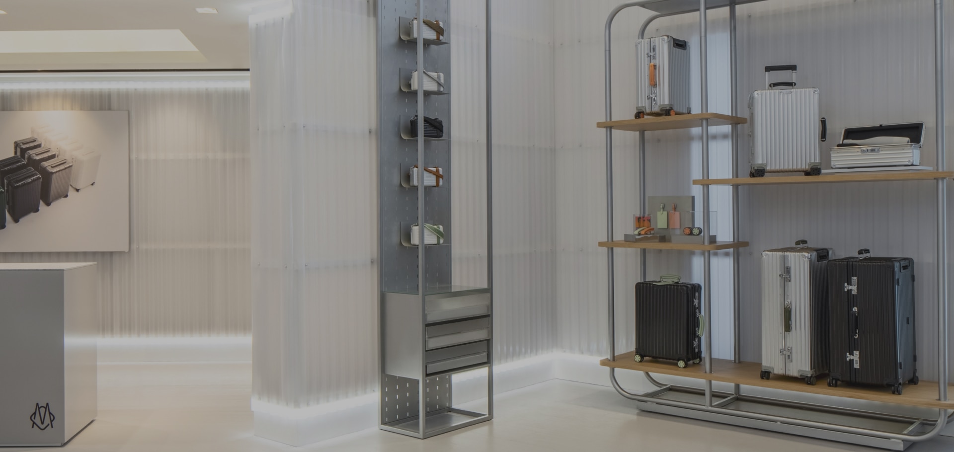 Discover RIMOWA live shopping show and immerge yourself in a memorable experience