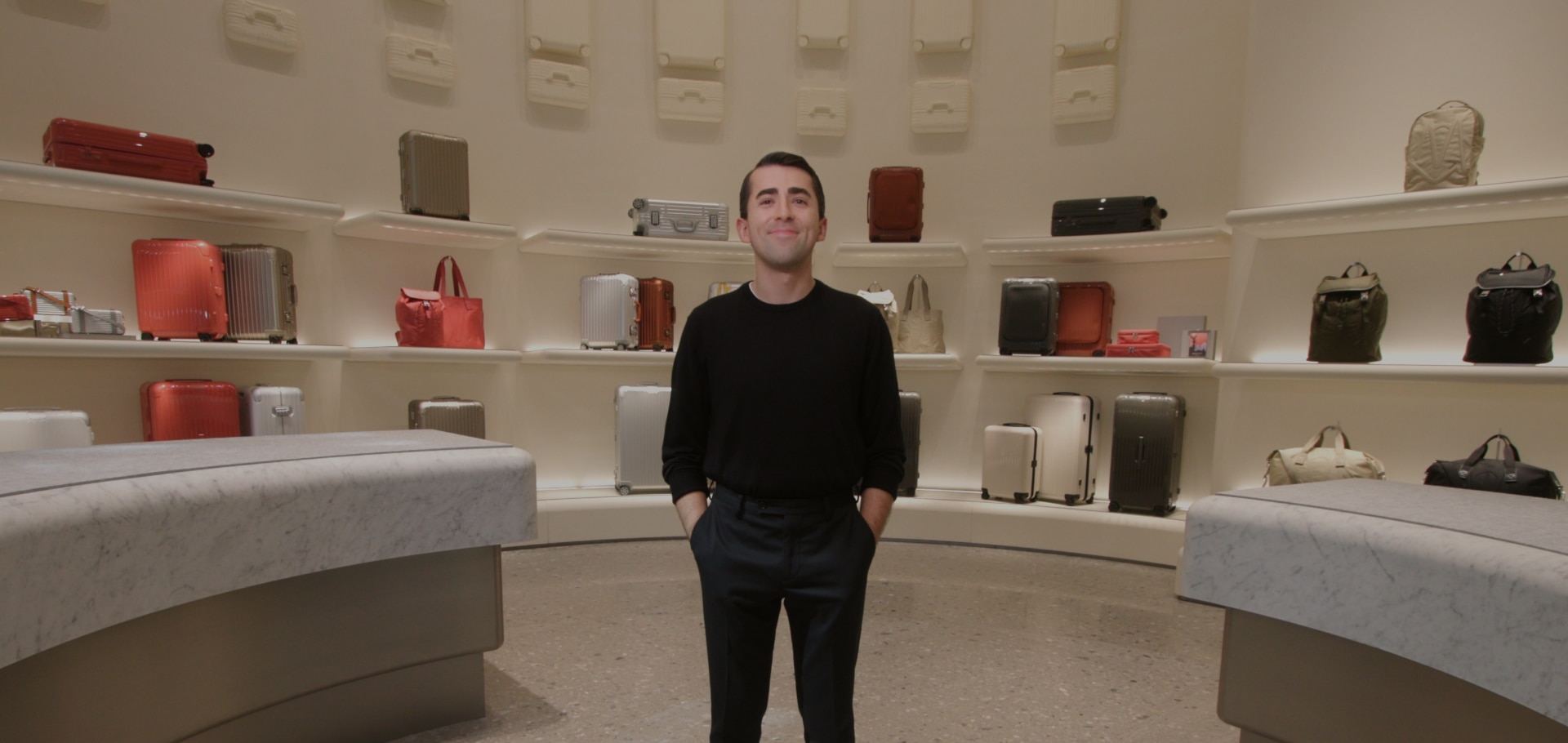 Discover RIMOWA live shopping show and immerge yourself in a memorable experience