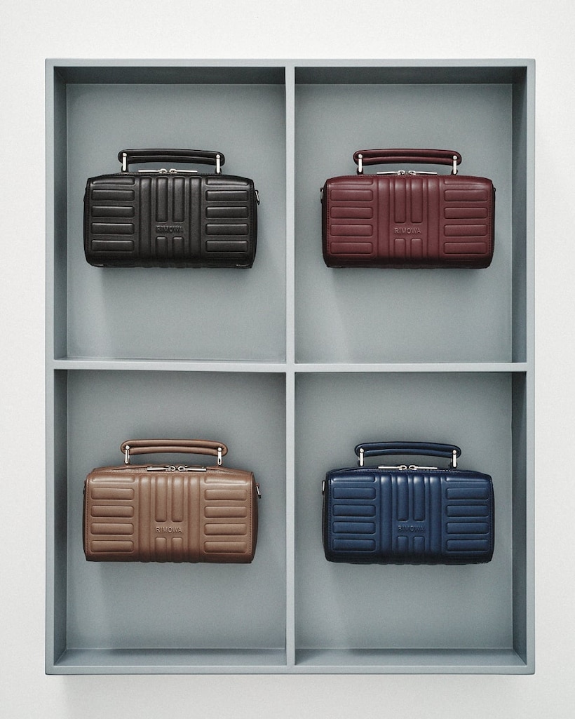 The RIMOWA Groove Cross-Body Bags can be paired with the Classic Suitcase. Ideal for the modern traveller.