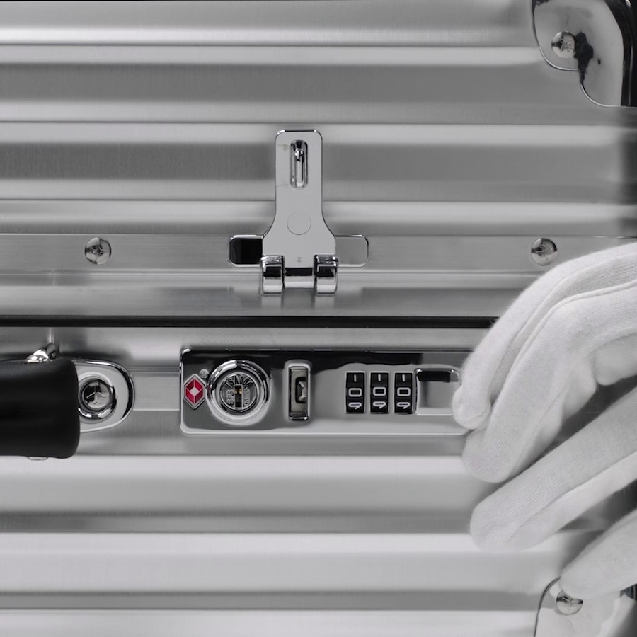 Kælder Perfervid Eddike How to Set the Combination Lock on Your Suitcase | RIMOWA