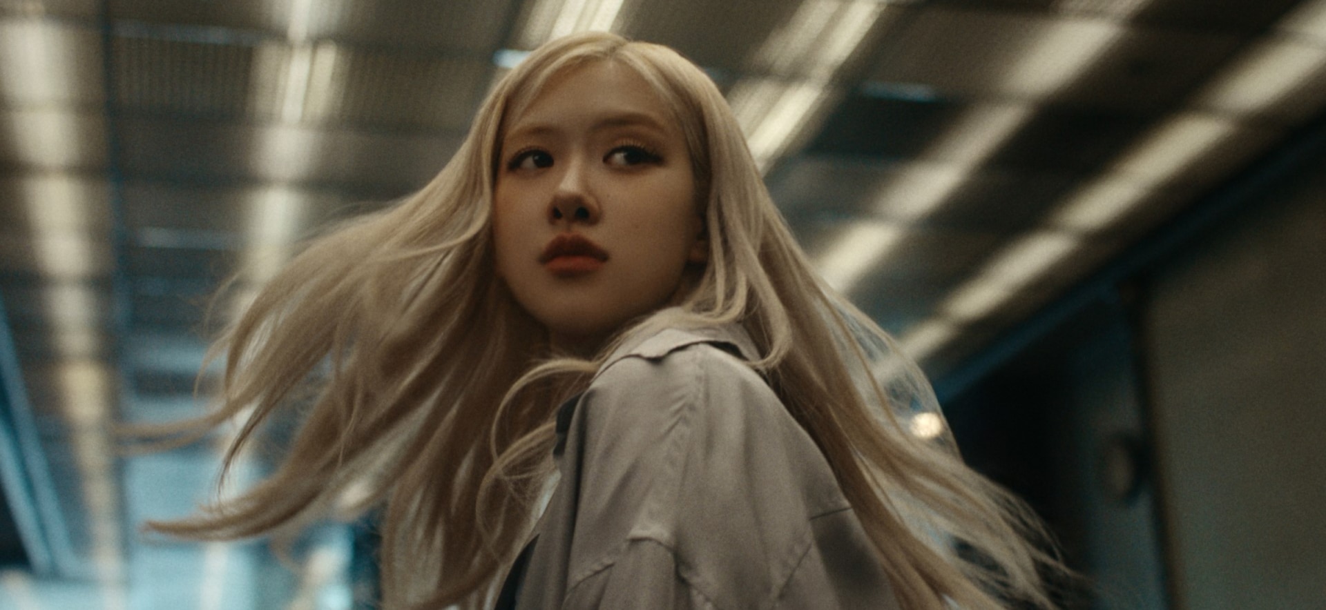 Video featuring Rosé and her Classic Cabin