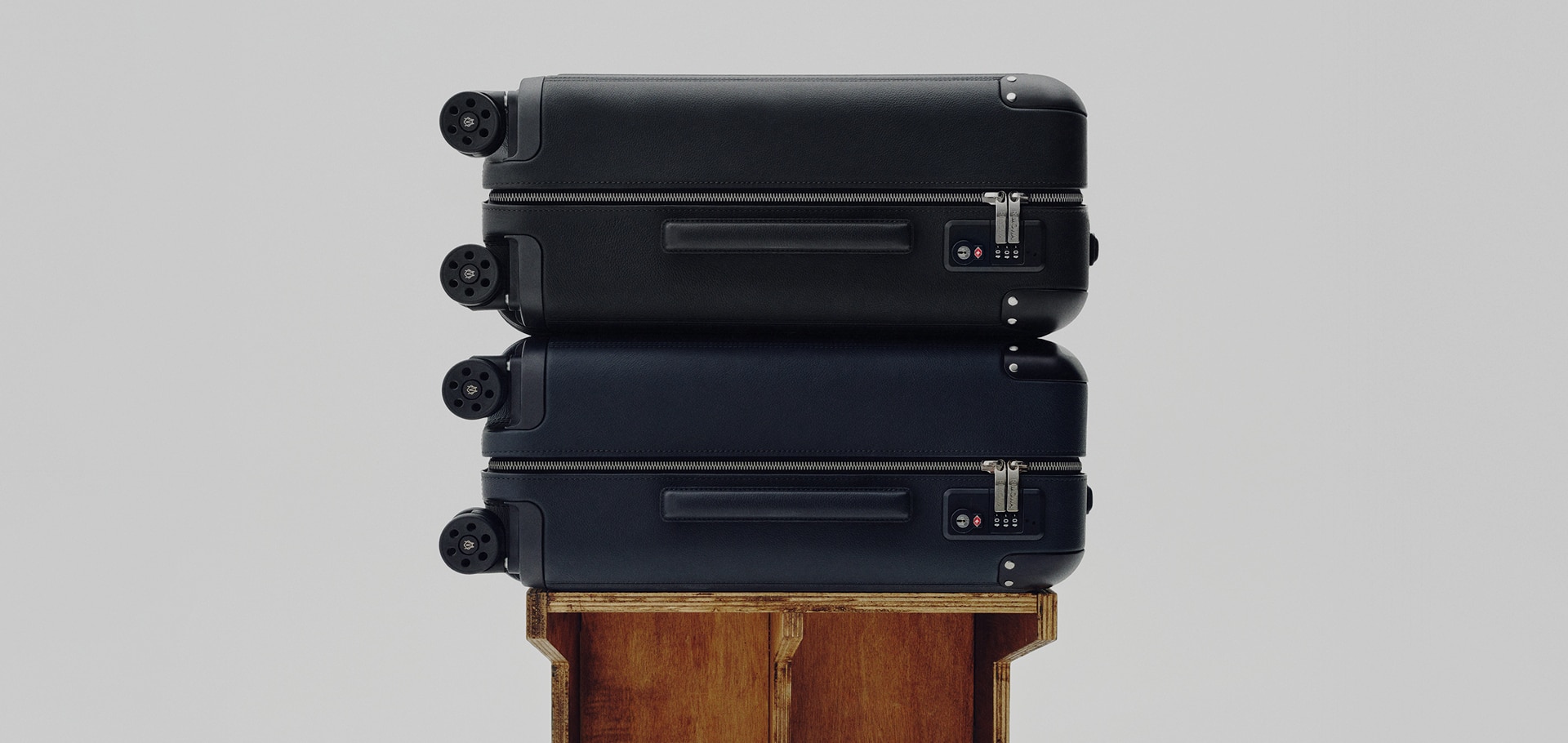 Photo the Distinct leather suitcases