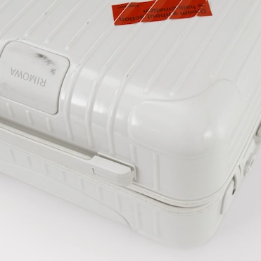 A cleaned polycarbonate luggage