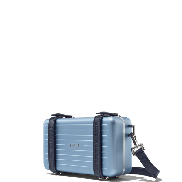 inside rimowa luggage