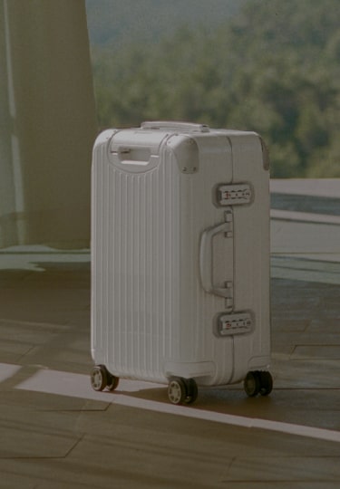 hybrid rimowa