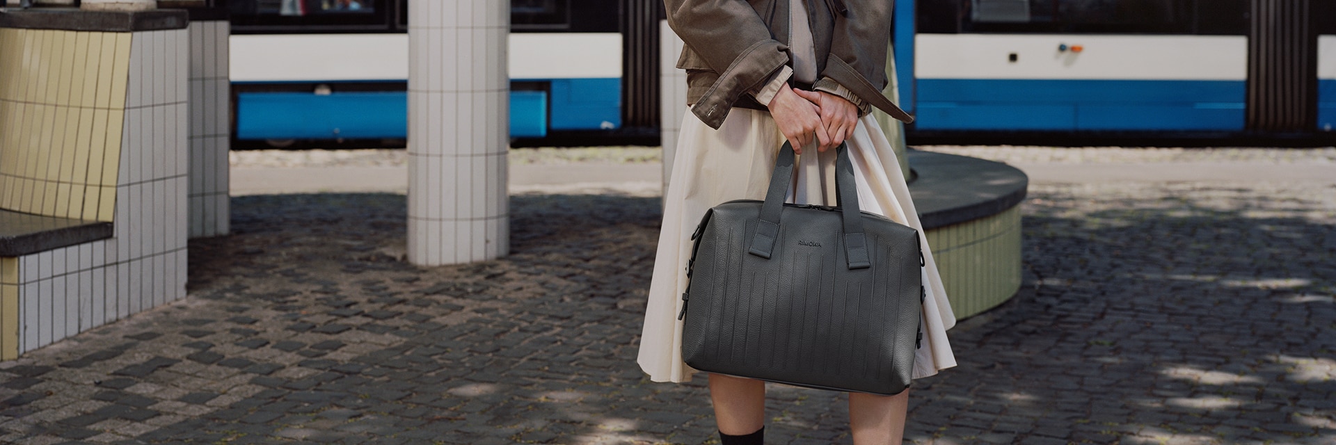 Valises et accessoires en cuir