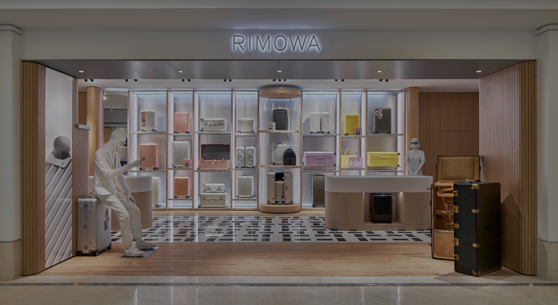 RIMOWA Paris - Le Bon Marché